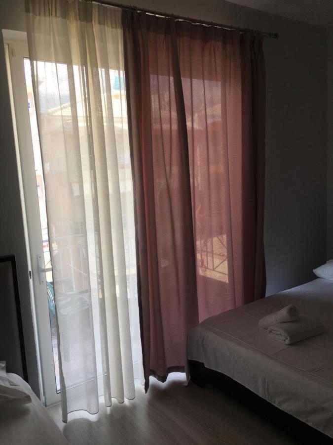 Irini Boutique Rooms!!! Himarë Dış mekan fotoğraf