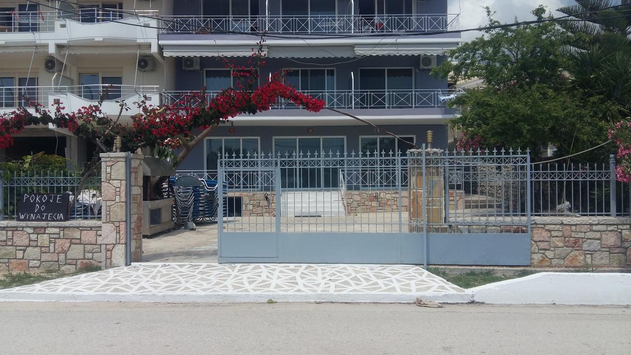 Irini Boutique Rooms!!! Himarë Dış mekan fotoğraf